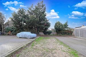 Parking Area- click for photo gallery